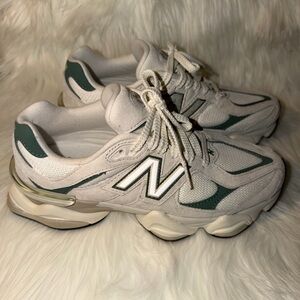 New Balance 9060 Sneakers - Beige/Green